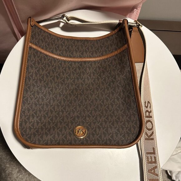 Michael Kors-Luisa Large Signature Logo Messenger Bag - Picture 2 of 4